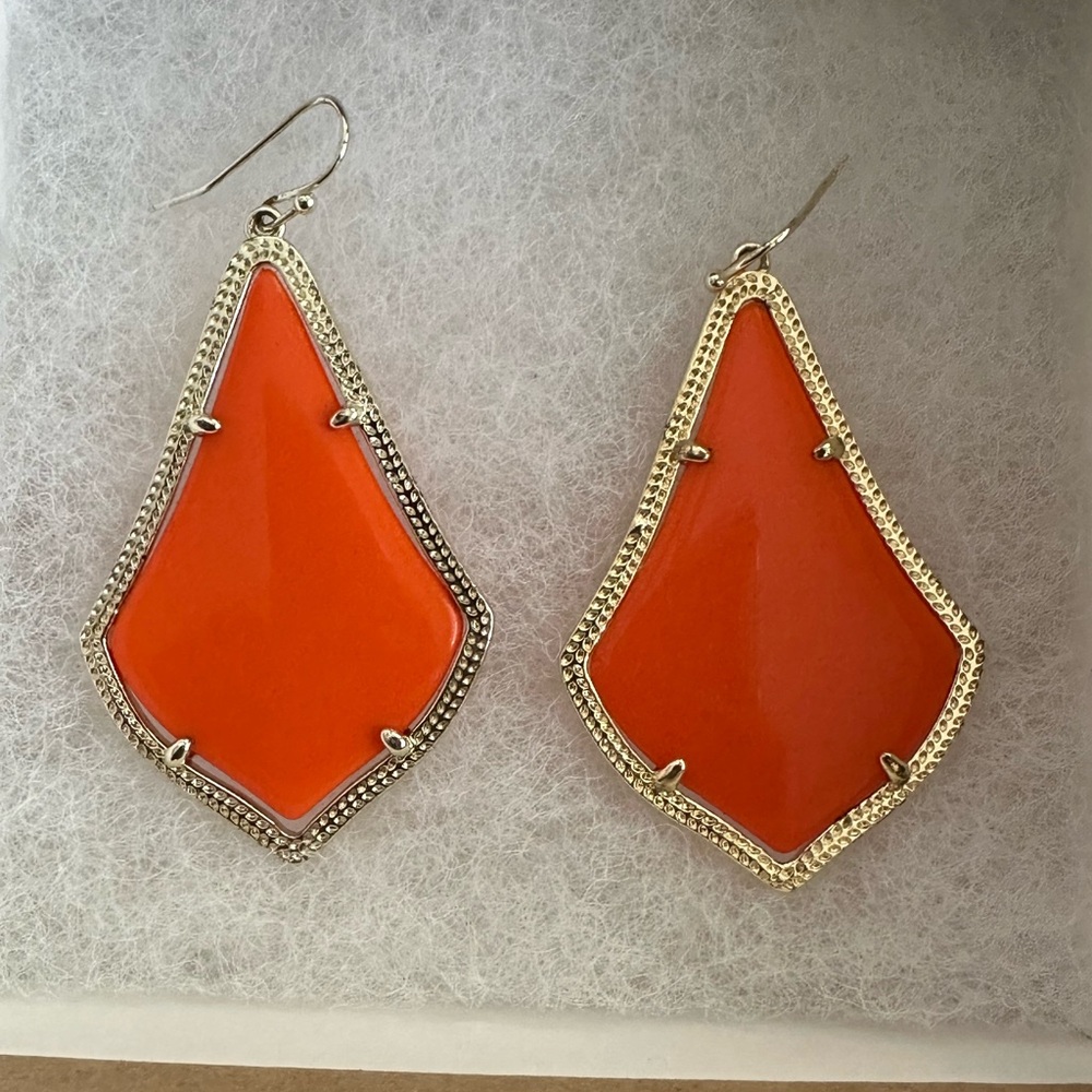 Kendra Scott - Alex Gold earrings in Orange.